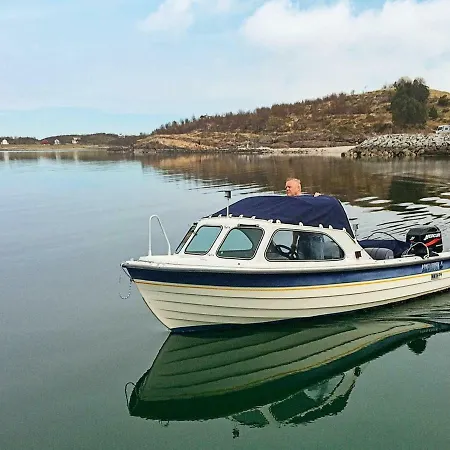 Three-bedroom Holiday In Sandhornoy Nygårdsjøen