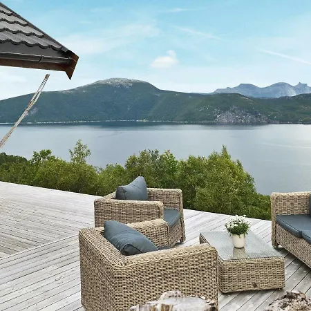 Three-bedroom Holiday In Sandhornoy *