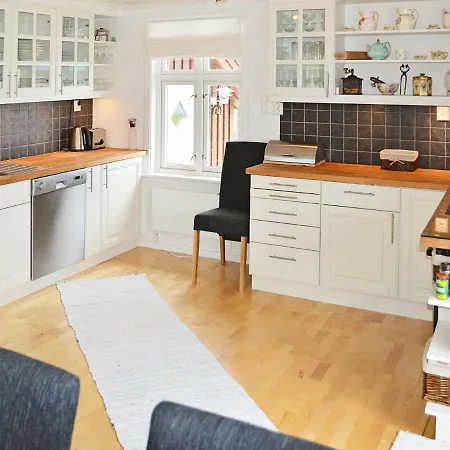 Three-bedroom Holiday In Sandhornoy Nygårdsjøen