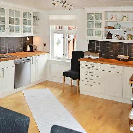 Nyaraló Three-bedroom Holiday In Sandhornoy
